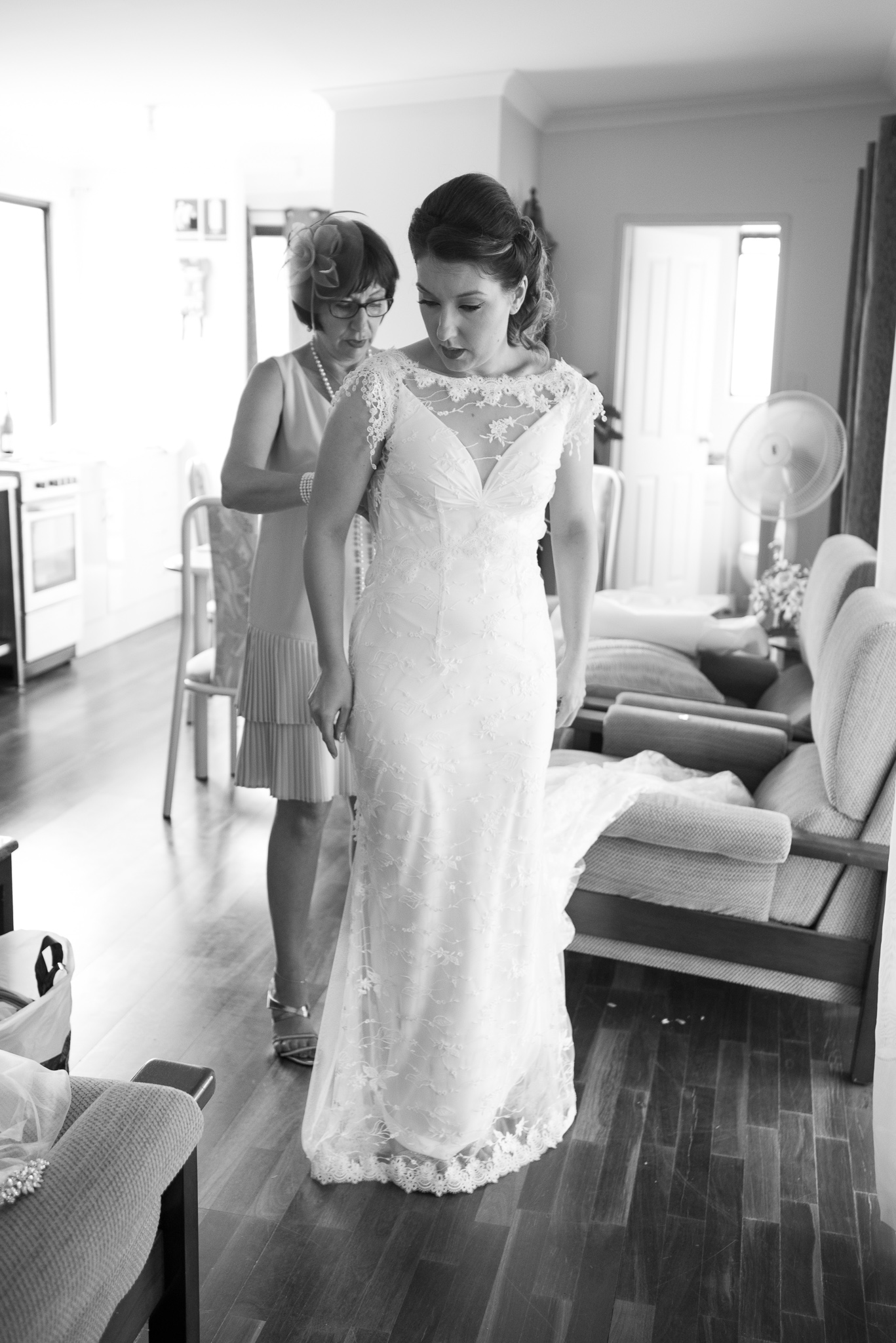 Bride and mother doing wedding dress up at Serena Metta retreat