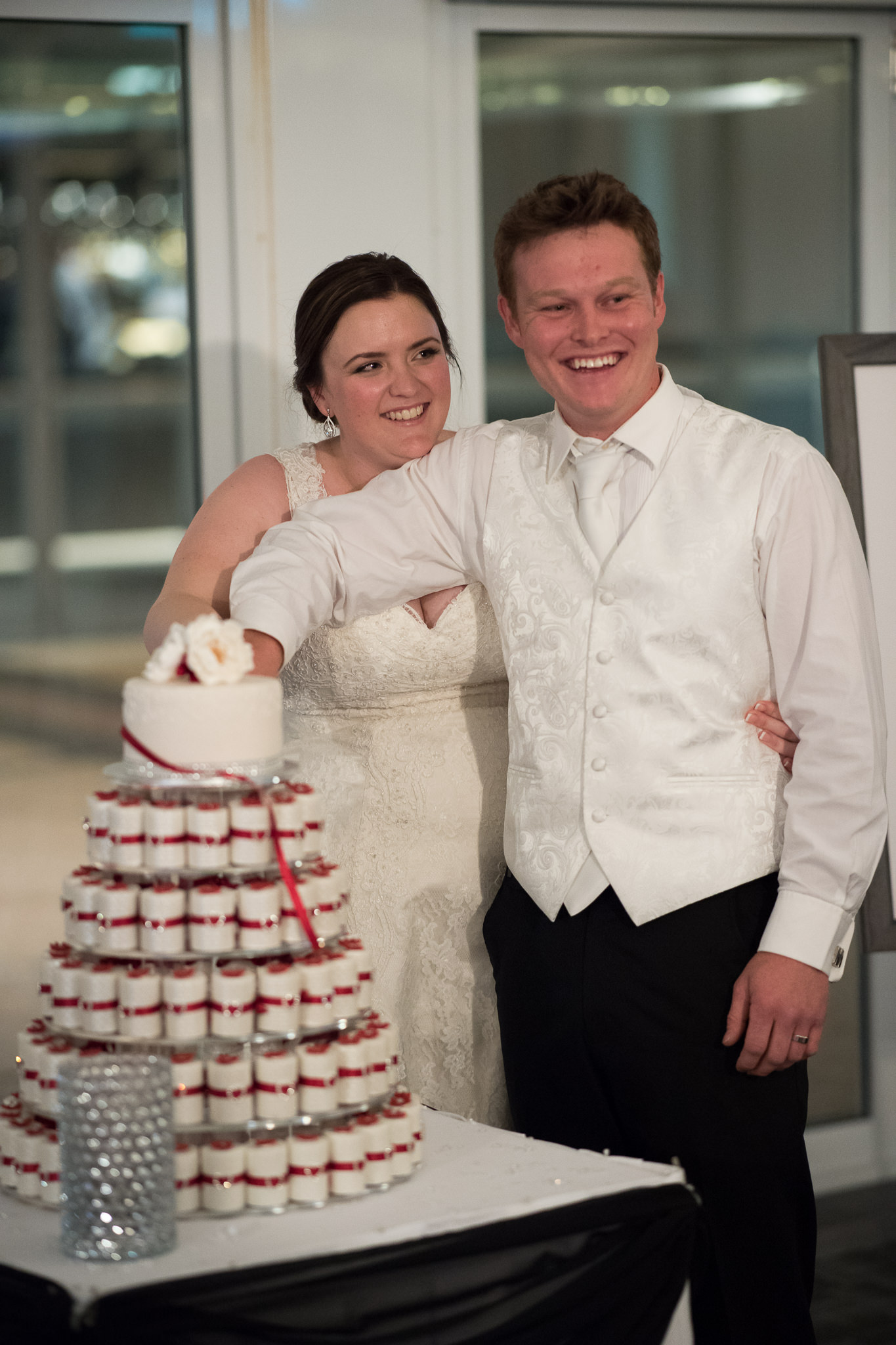 bride and groom cut the cake at Joondalup