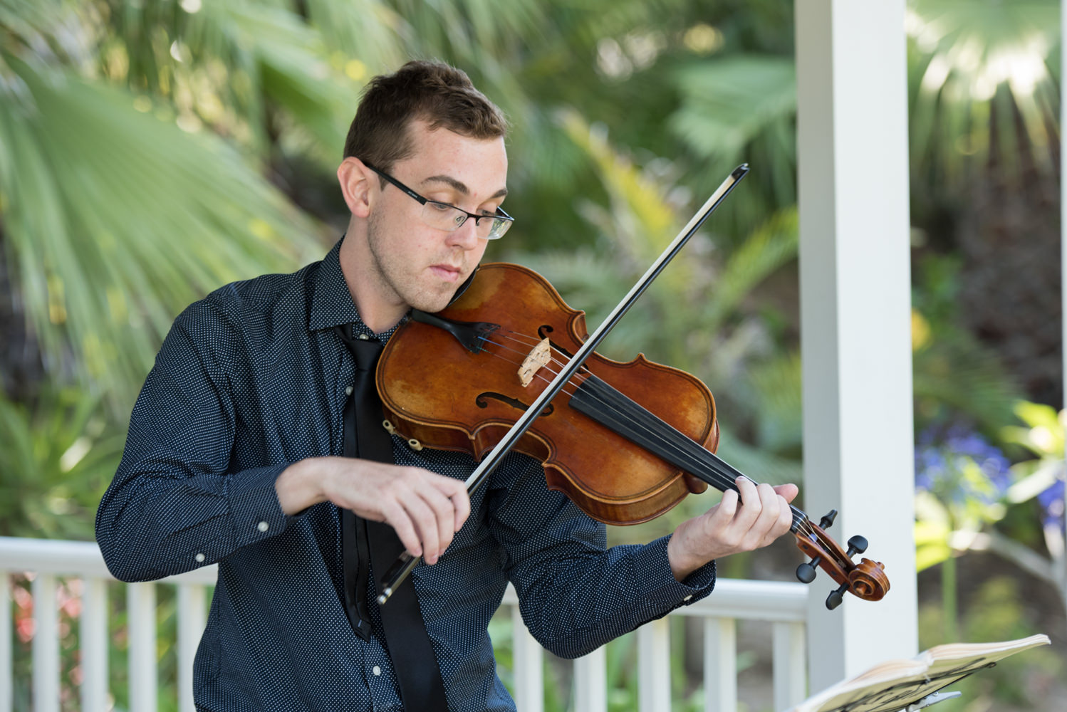 Violinist playing at Joondalup resort wedding