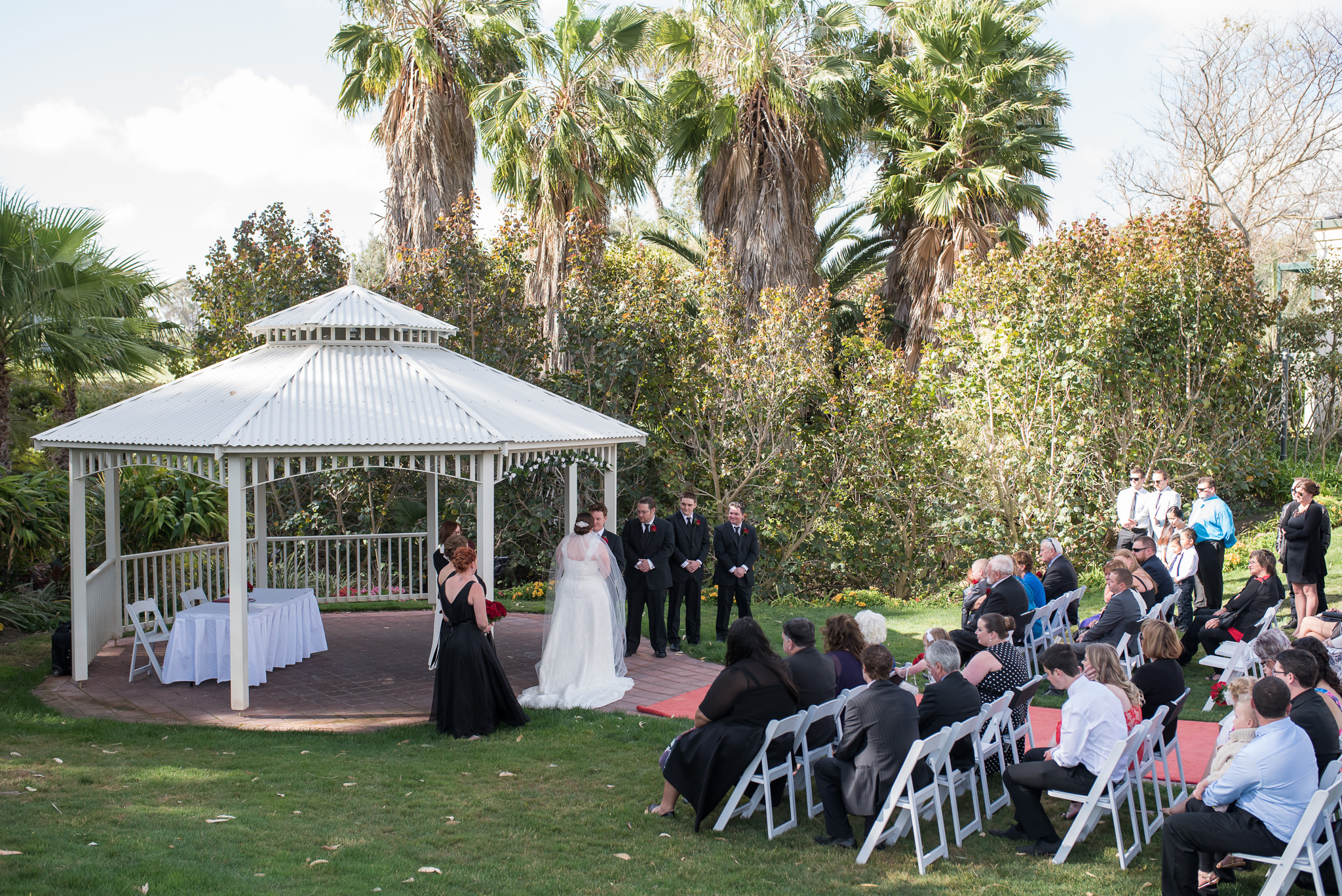 Outdoor wedding ceremony at the rotunda in Joondalup Golf Resort