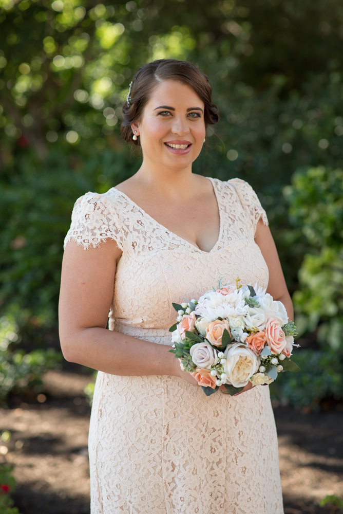 Bride with bouquet at Queens gardens